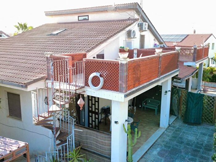 Casa quadrilocale in affitto in Viale Salvatore Vitale, Centro, Trappeto