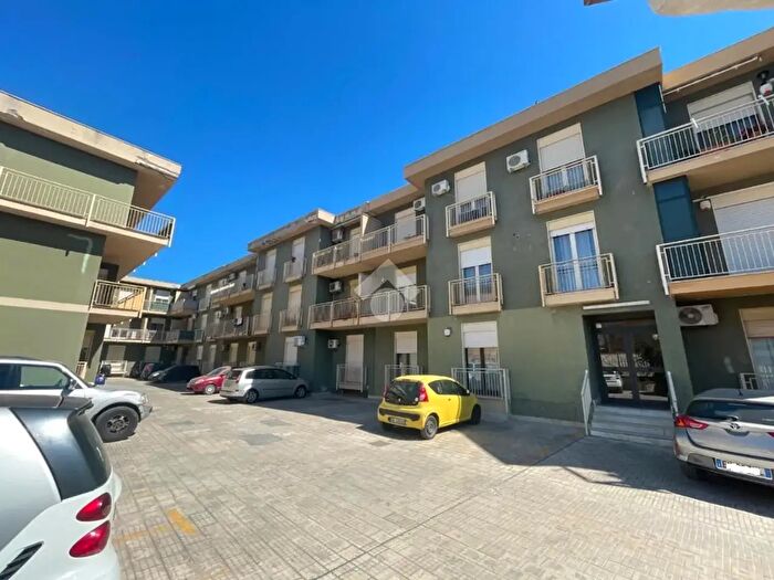 Appartamento trilocale in vendita in Via Inserra, Palermo