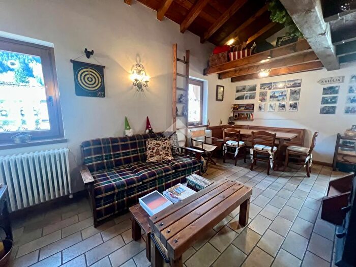 Appartamento trilocale in affitto in Via Ortazzo, Temu