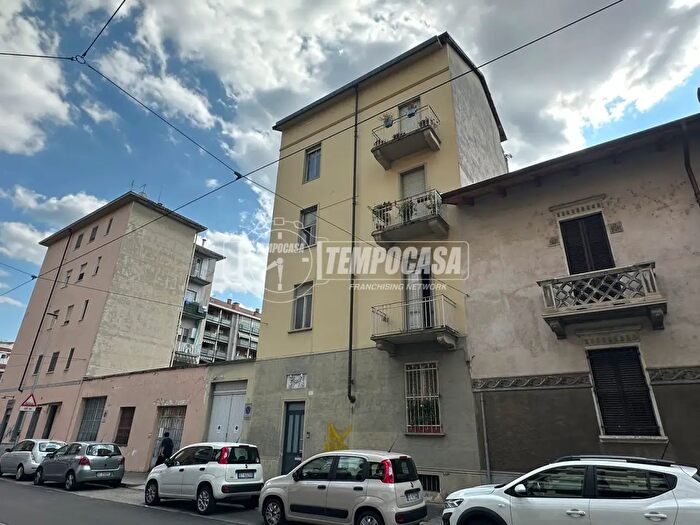 Appartamento trilocale in affitto in Via Monza, Torino