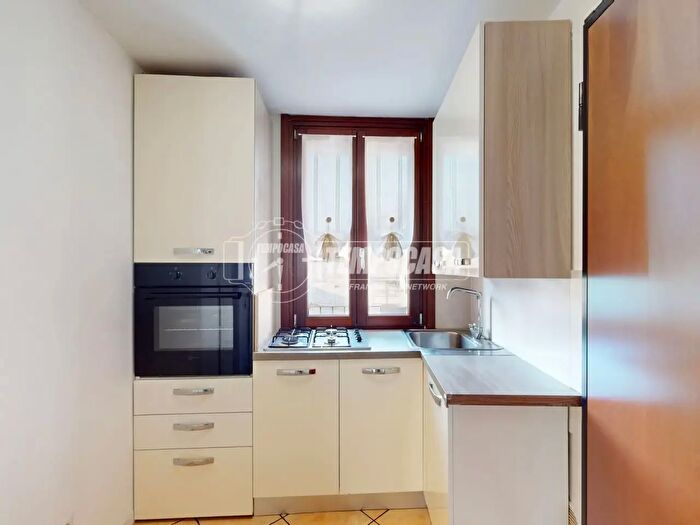 Appartamento trilocale in vendita in Via Umberto I°, Verano Brianza