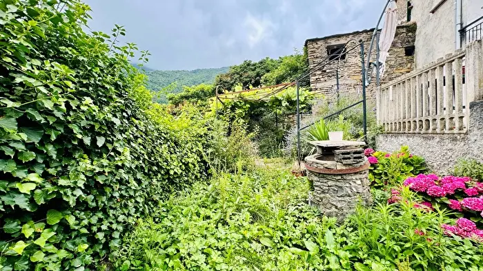 Casa quadrilocale in vendita in Via Poggio, Rezzo