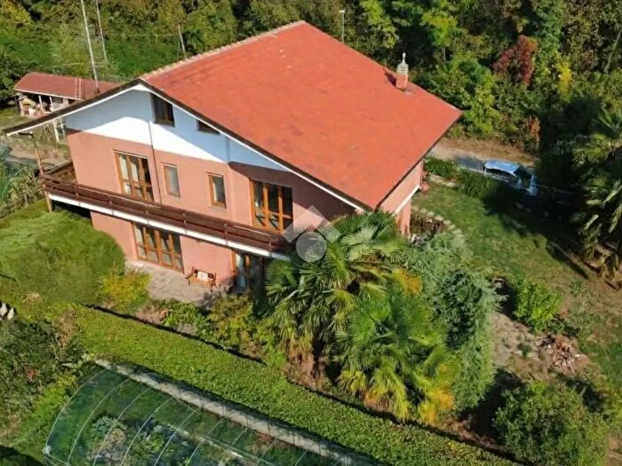 Casa con 8 locali in vendita in Rosta