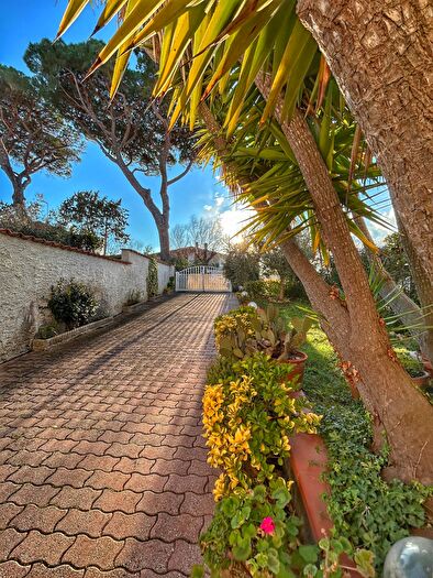 Casa con 6 locali in vendita in El Pino, Livorno