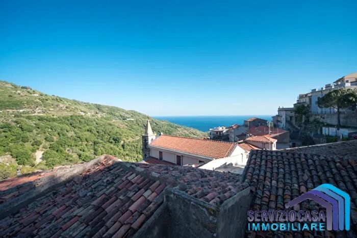 Casa con 12 locali in vendita in Piazza San Sebastiano, Gallodoro