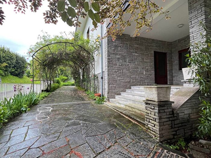 Casa con 6 locali in affitto in Via Piemonte, Masnago, Varese