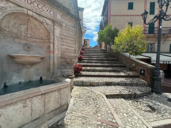 Appartamento trilocale in vendita in Poggio San Lorenzo