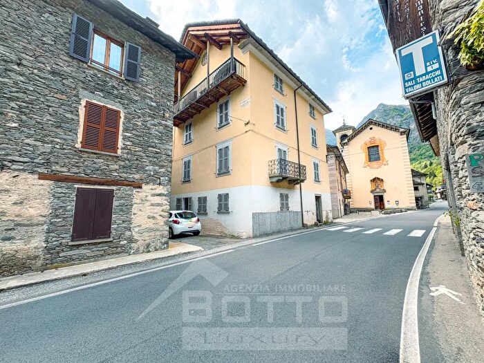 Casa in vendita in Via Roma, Mollia