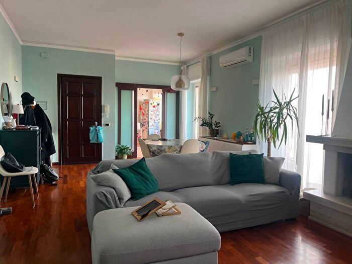 Appartamento quadrilocale in affitto in Via Michelangelo da Caravaggio, Fuorigrotta, Napoli