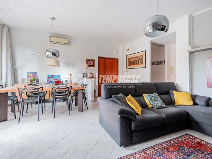 Appartamento quadrilocale in vendita in Via Gastone Giacomini, Roma