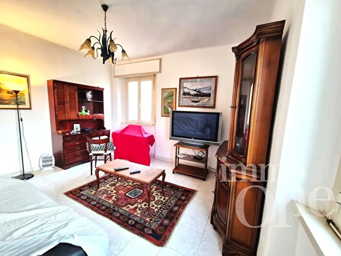 Appartamento trilocale in vendita in Via Bengasi, Livorno