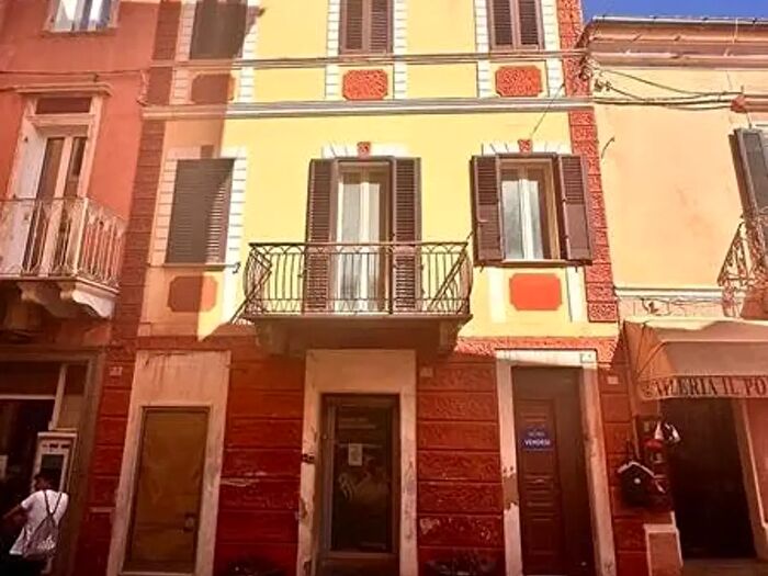 Casa con 6 locali in vendita in VI Giuseppe Garibaldi, La Maddalena