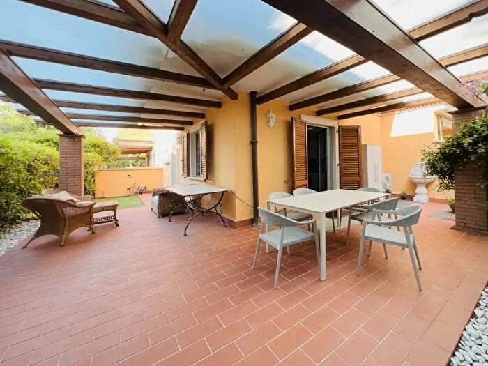 Casa con 6 locali in vendita in a Magliano, Massa