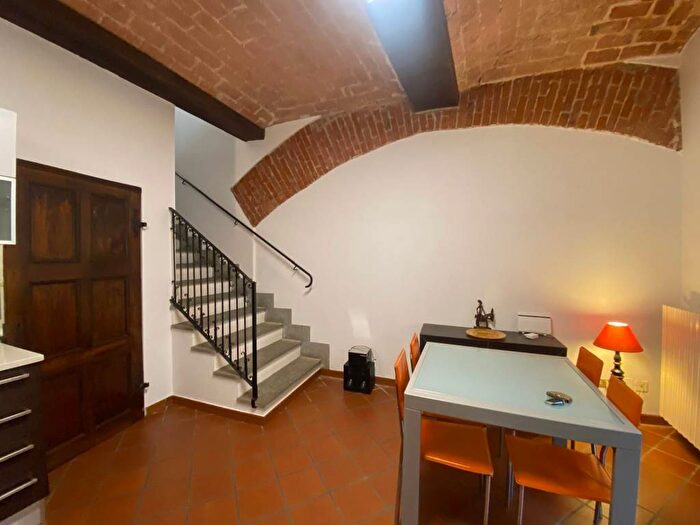 Appartamento bilocale in affitto in Vicolo Giuseppe Vincenzo Cavalleri, Centro Storico, Asti