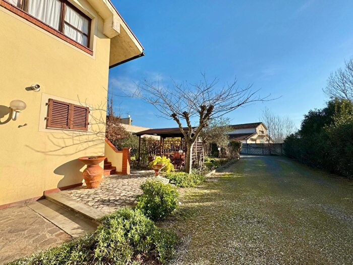 Casa con 10 locali in vendita in Ponsacco