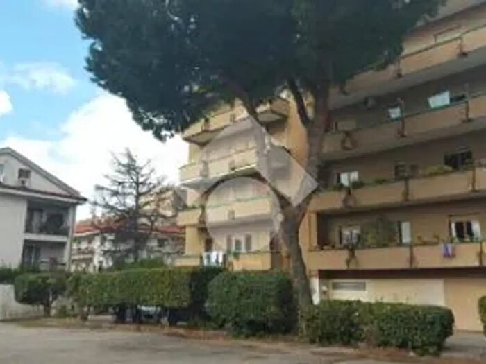 Appartamento quadrilocale in vendita in Viale Abramo Lincoln, Caserta