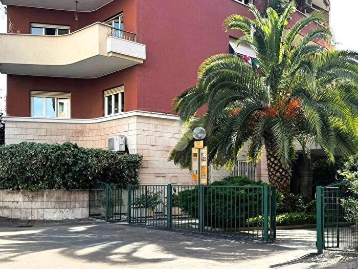 Appartamento quadrilocale in vendita in Piazza Francesco Morosini, Roma
