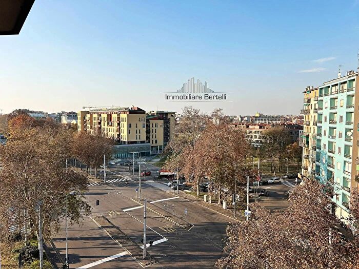 Appartamento quadrilocale in vendita in Viale Liguria Milano, Milano