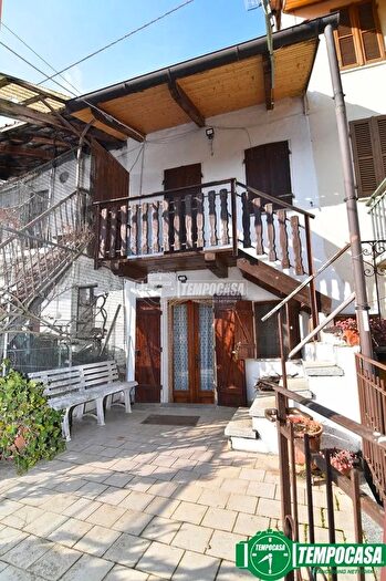 Casa bilocale in vendita in Stradale Rocca, Rocca Canavese