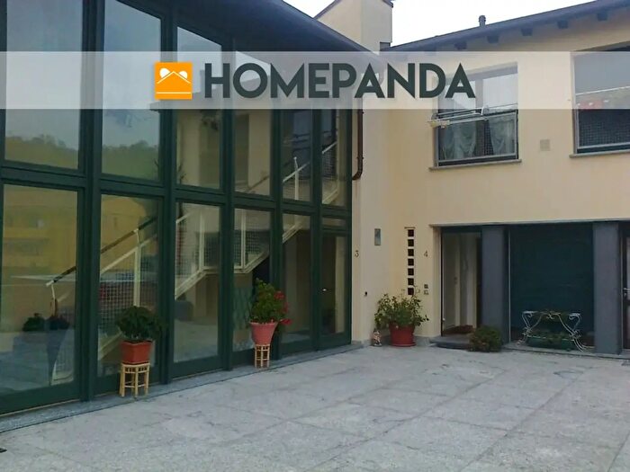 Casa con 12 locali in vendita in Via Papa Giovanni XXIII, Oggiono