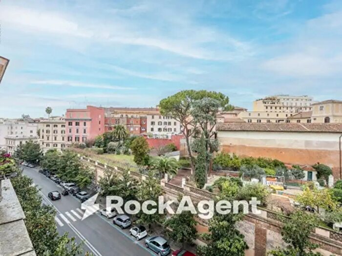 Appartamento trilocale in vendita in Via Giovanni Lanza, Roma