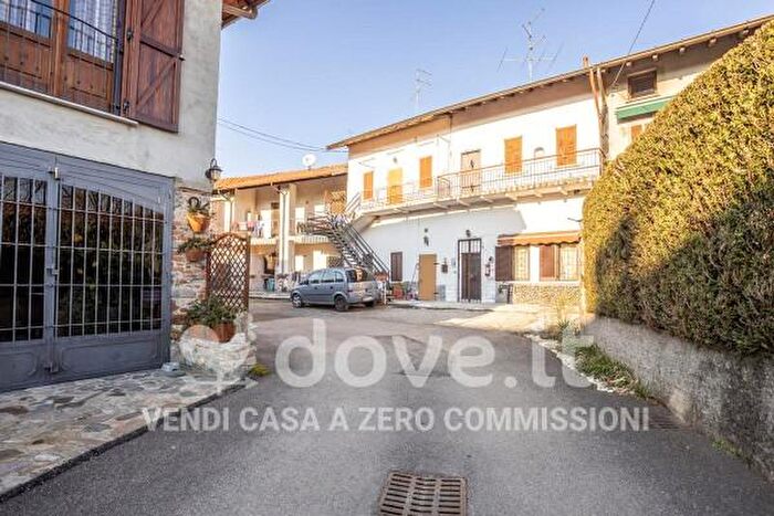 Appartamento bilocale in vendita in Via Roma, Bardello con Malgesso e Bregano