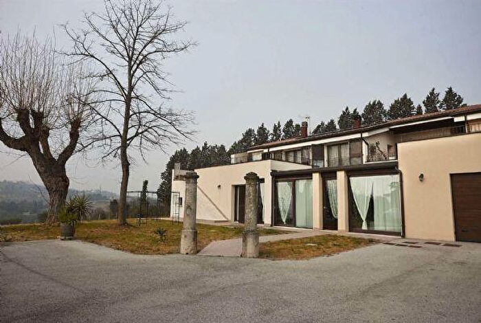 Casa con 7 locali in vendita in Rimini