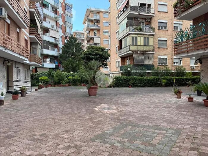 Appartamento bilocale in vendita in PZa Riccardo Balsamo Crivelli, Roma