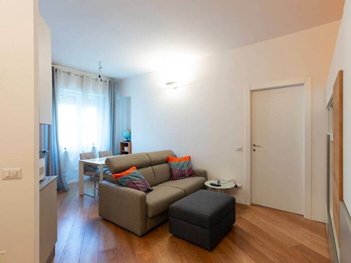 Appartamento trilocale in affitto in Via Ferdinando Marescalchi, Città Studi, Milano