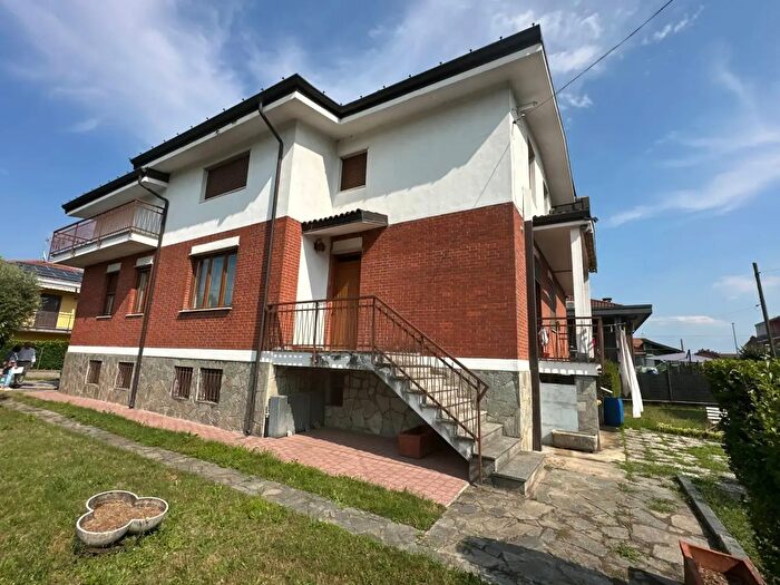 Casa con 13 locali in vendita in Via San Giovanni Bosco, Caselle Torinese