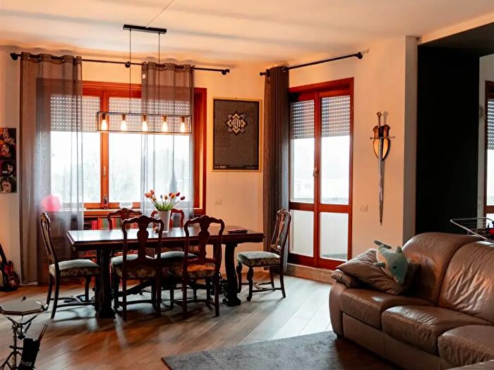 Appartamento trilocale in vendita in Via Tononi, Piacenza