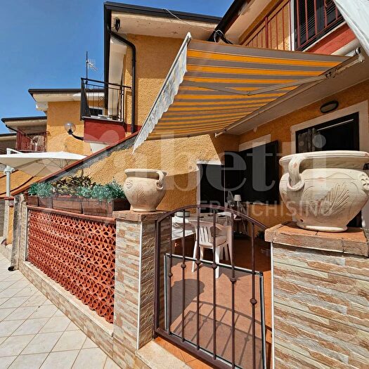 Appartamento trilocale in vendita in Via delle Mimose, Santa Maria Del Cedro