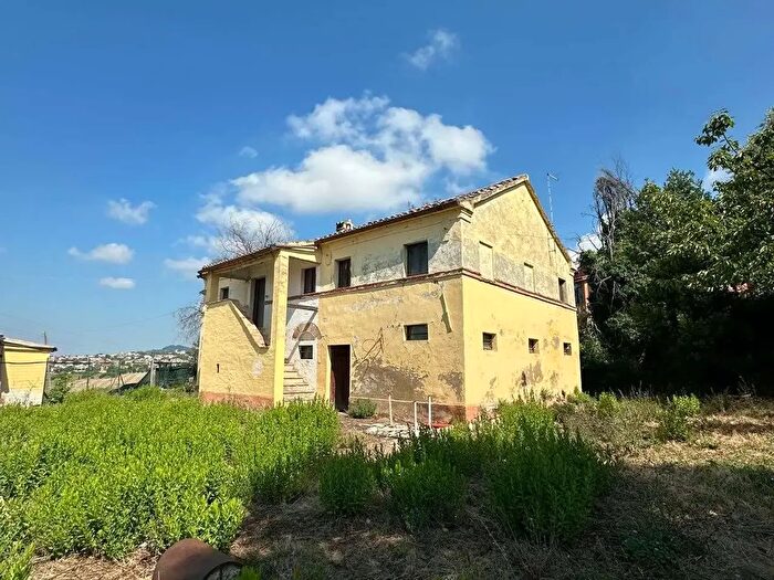 Casa quadrilocale in vendita in Osimo