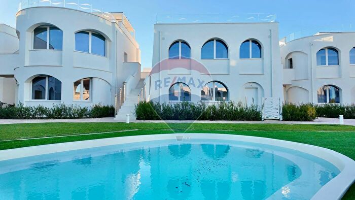 Appartamento quadrilocale in vendita in Via Loreto, Numana