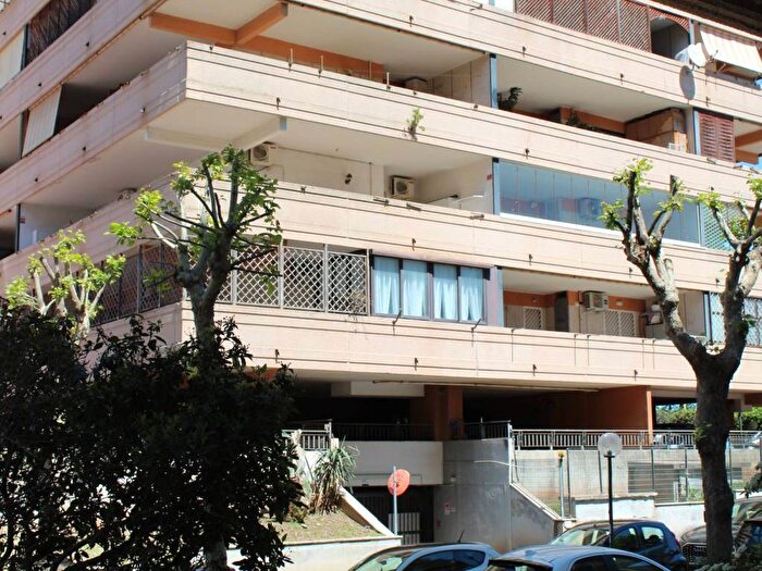 Appartamento trilocale in affitto in Via di Grotta Perfetta, Ardeatino Montagnola, Roma
