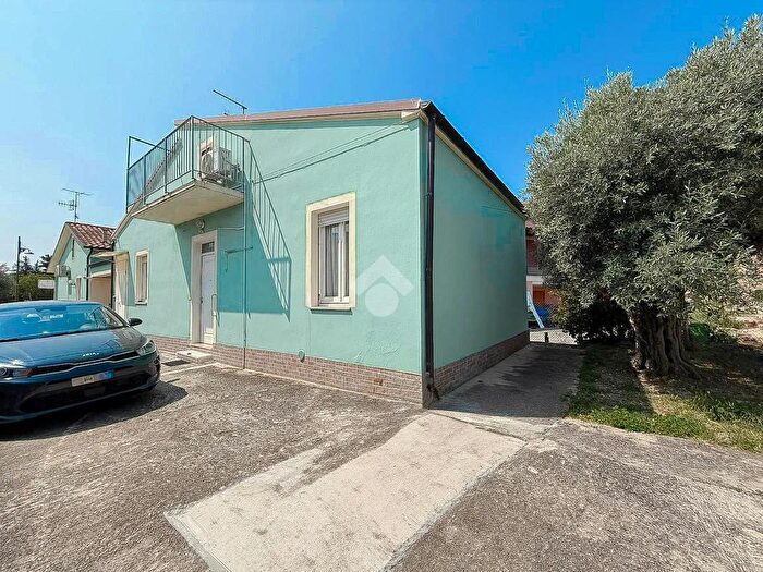 Casa trilocale in vendita in Via Dante Alighieri, Cepagatti