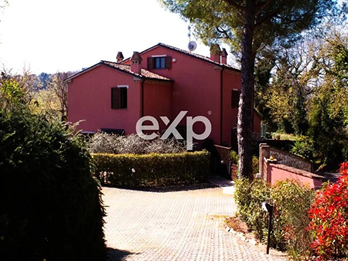 Casa con 6 locali in vendita in Falciraga, Fano