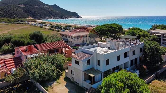 Appartamento con 5 locali in vendita in Via delle Rose, Sinnai