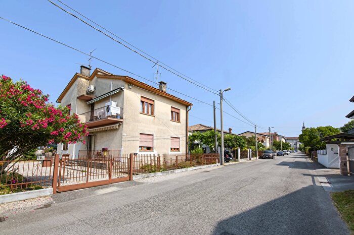 Appartamento con 6 locali in vendita in Gorizia Via Reggimento Piemonte Reale, Gorizia