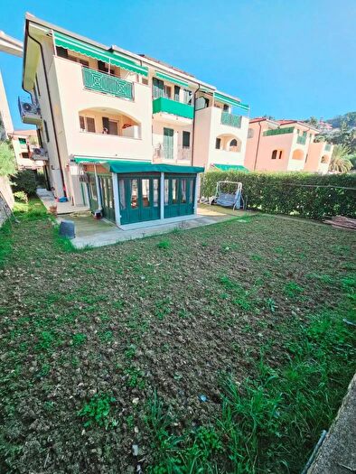 Appartamento trilocale in vendita in Via Louis Pasteur Bordighera, Bordighera