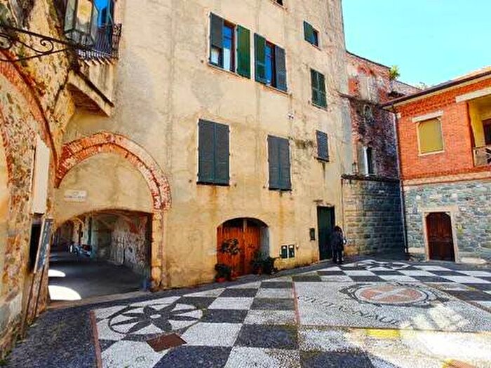 Appartamento quadrilocale in affitto in Piazza Dante Alighieri, Centro, Noli