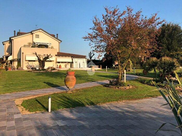 Casa quadrilocale in vendita in Via Marignana, Venezia