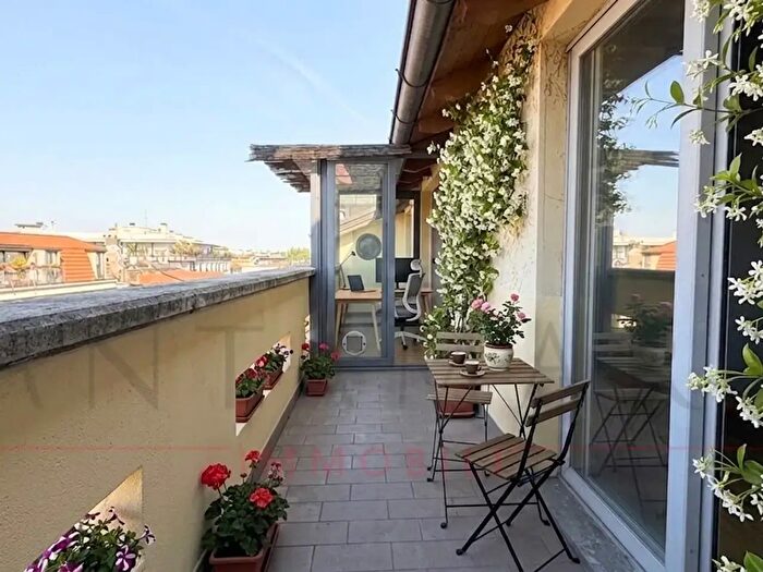 Appartamento trilocale in affitto in Via Lesmi, Milano