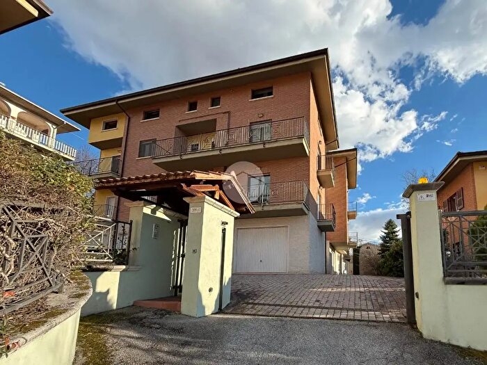 Appartamento trilocale in vendita in Via Antica Arischia, LAquila