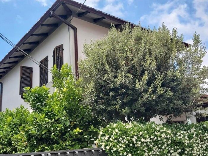 Casa con 6 locali in vendita in Stadio SantAntonio Marasio, Carrara