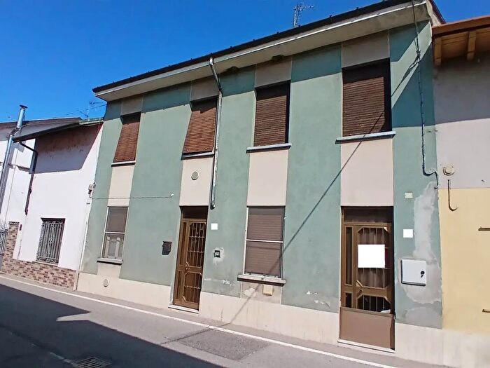 Casa con 6 locali in vendita in Mortara