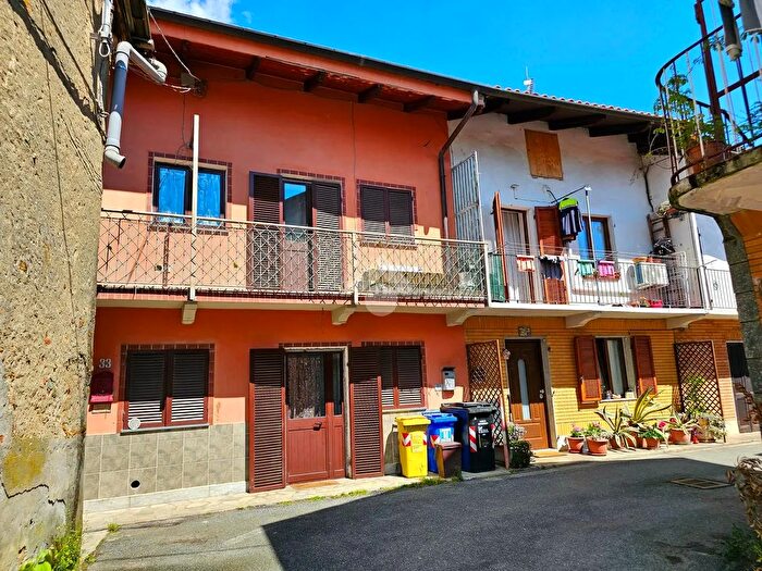 Casa con 8 locali in vendita in Via Manzoni, Cafasse