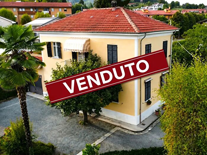 Casa con 10 locali in vendita in Via Villanovetta, Verzuolo