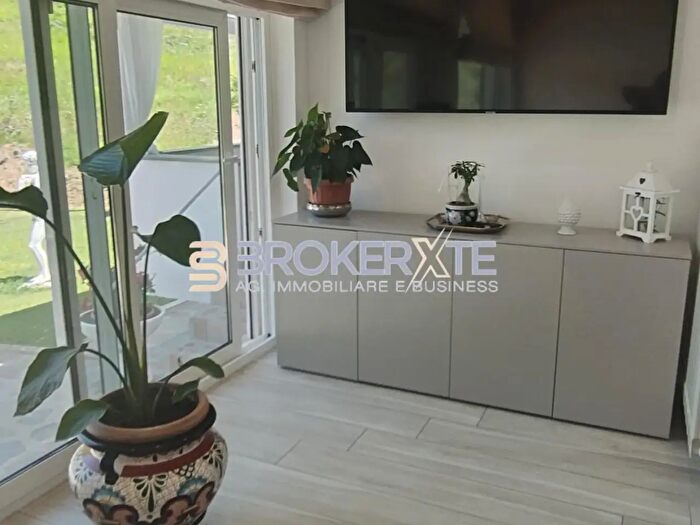 Casa con 7 locali in vendita in Ia Giovanni Pietro Vitali, Massa