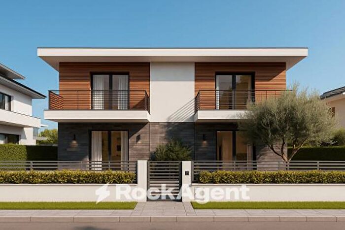 Casa con 6 locali in vendita in Via Luigi Migliori, Giulianova